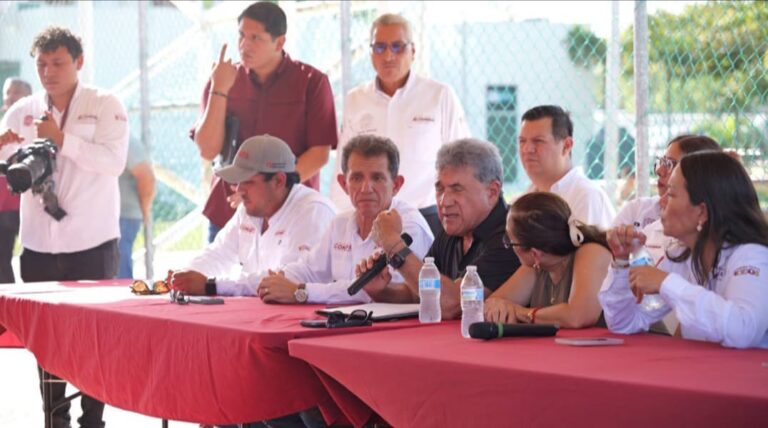 Atienden Gobierno Municipal y COMAPA Altamira necesidades del sector rural*Sostienen diálogo con residentes el alcalde Dr. Armando Martínez y gerente del organismo Dr. Gabriel Arcos para solucionar peticiones de habitantes del sector Río Tamiahua