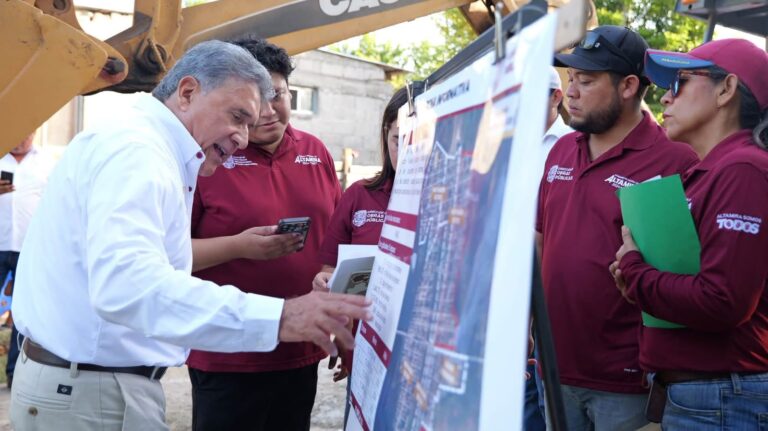 Avanza Armando Martínez en la ampliación de la red de drenaje sanitario