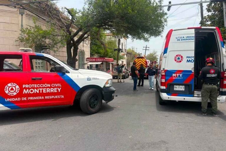 Cortocircuito en paneles solares genera fuerte incendio y evacuación en Monterrey, Nuevo León