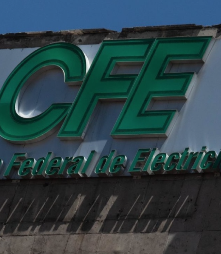 Atacan con explosivo oficinas de CFE en Durango; evacúan cerca de 400 trabajadores