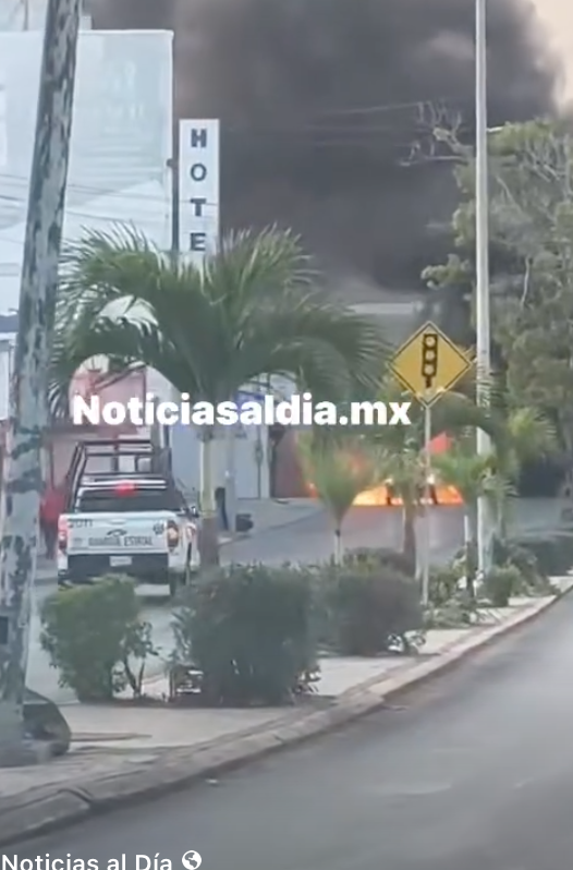 Conductor resulta con graves quemaduras tras incendiarse su vehículo en Ciudad Madero