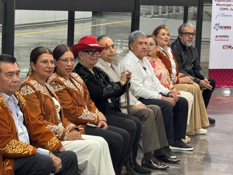 Inaugura Armando Martínez exposición fotográfica de Altamira en CDMX
