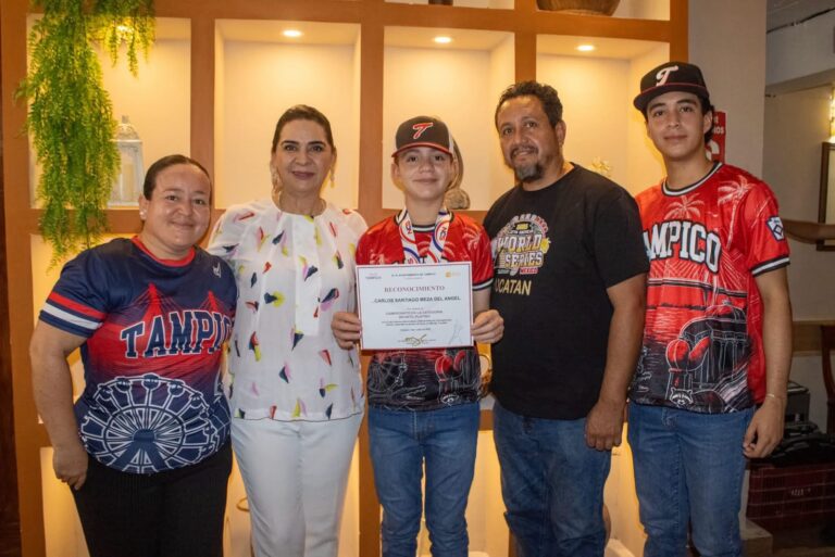 Reconoce Mónica Villarreal a campeones tampiqueños de béisbol