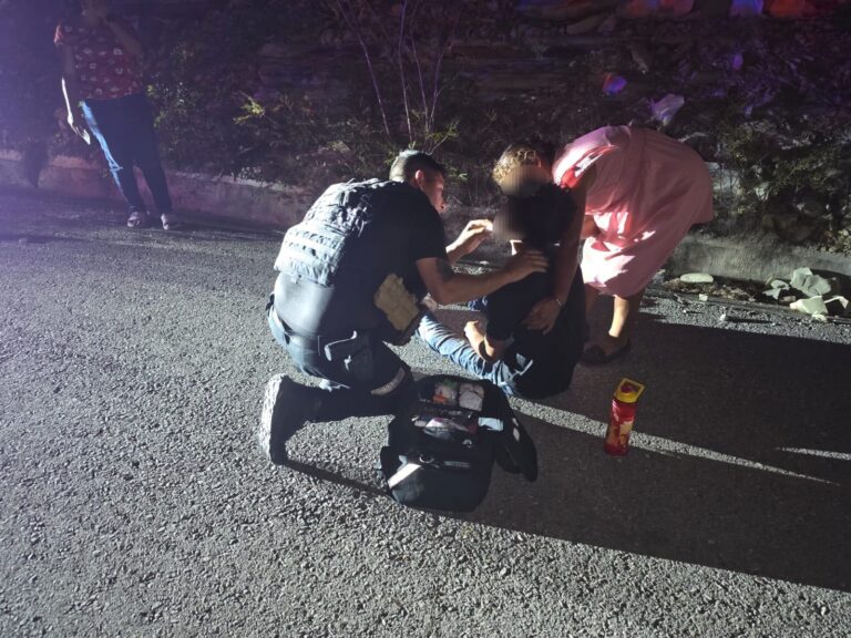 Guardia Estatal brinda atención prehospitalaria a motociclista lesionado en accidente
