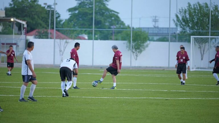 Inaugura Armando Martínez moderno campo sintético en la Unidad Deportiva