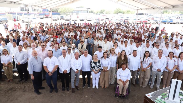 “Altamira, promotor de la inversión’’: Dr. Armando Martínez*Colocan alcalde y directivos del Grupo Signum primera piedra del hotel Marriott y del centro comercial Plaza Puerto, que se ubicarán en la Avenida de la Industria