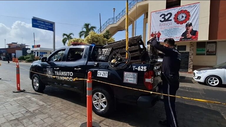Decomisa Tránsito objetos con que «privatizaban» cajones de estacionamiento en el mercado