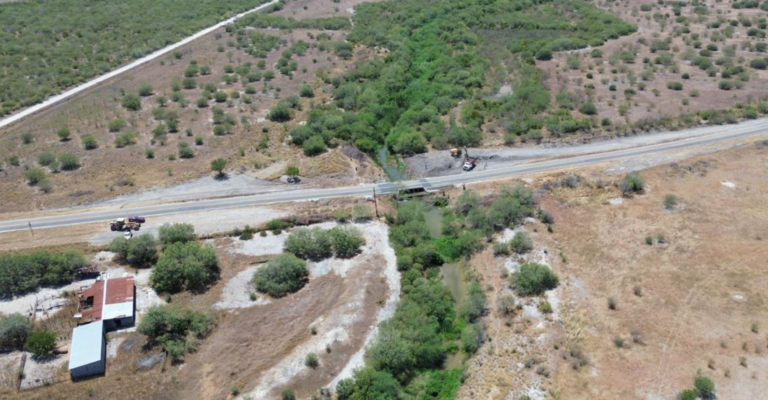 Rehabilita gobierno de Américo puente San Manuel en Abasolo