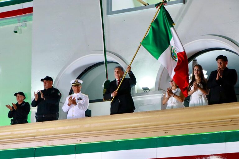 Encabeza Armando Martínez una noche de orgullo y tradición mexicana